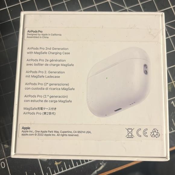 Apple AirPods Pro 2nd Gen - Picture 6 of 7